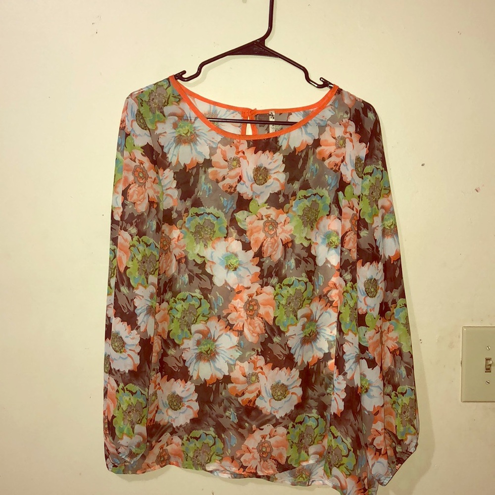 Cute flowery print top